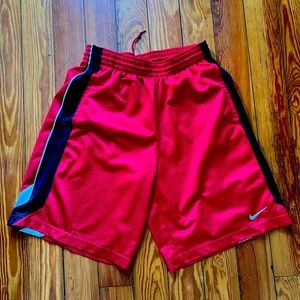 Men’s Nike drawstring shorts. Size large. Great condition.